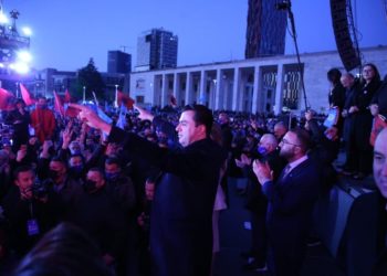 Basha: Ndryshimi po vjen. Jemi këtu për të ndalur dorën që zhvat vendin