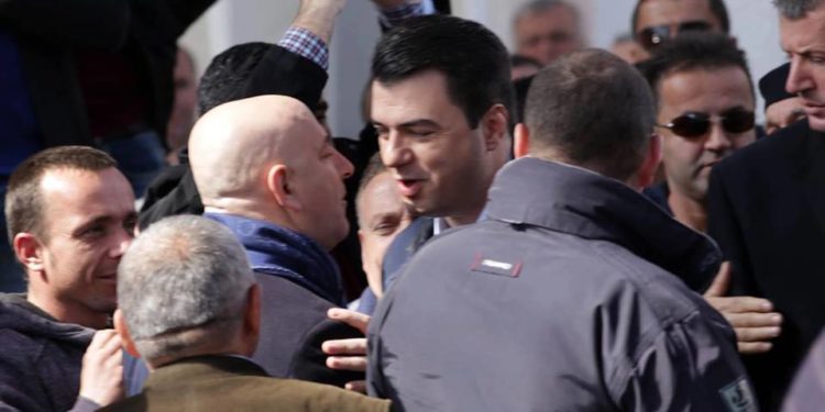 Tenderi korruptiv i Tritan Shehut, Roland Bejko mesazh për Lulzim Bashën: Tani që ujërat u turbulluan, nëse ka vend për korrigjime, deri në datën 8 mars duhet të bëhen