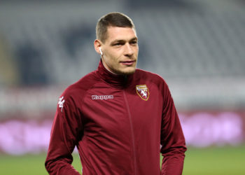 Belotti mposht koronavirusin, përqafon vajzën e sapolindur dhe “i vë syrin” Interit