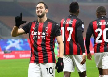 Milan mendon për pasuesin e Calhanoglu, kërkon zbulimin e sezonit në Serie A!