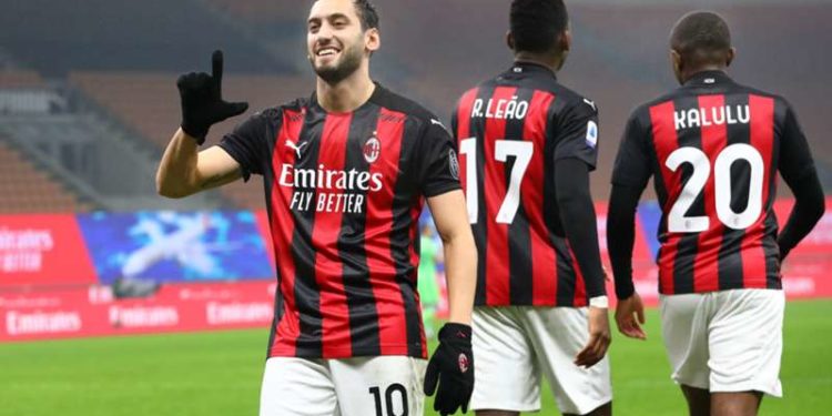 Milan mendon për pasuesin e Calhanoglu, kërkon zbulimin e sezonit në Serie A!
