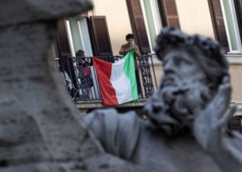 Përhapja e Covid-19 vijon të godasë fort Italinë, vendi në karantinë deri në maj