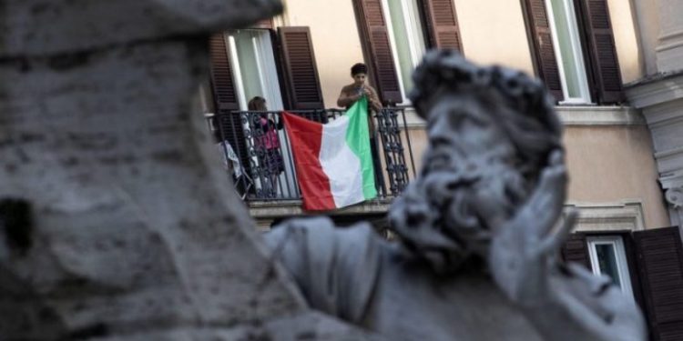 Përhapja e Covid-19 vijon të godasë fort Italinë, vendi në karantinë deri në maj