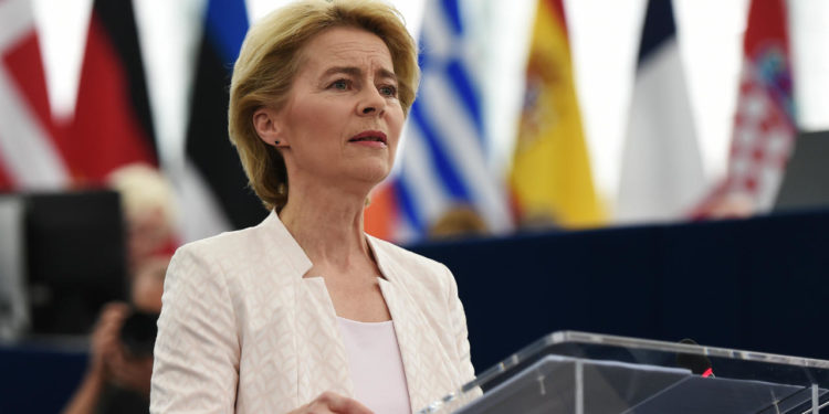 Ursula von der Leyen kritikon “AstraZeneca-n” për fushatë të ngadaltë vaksinimi