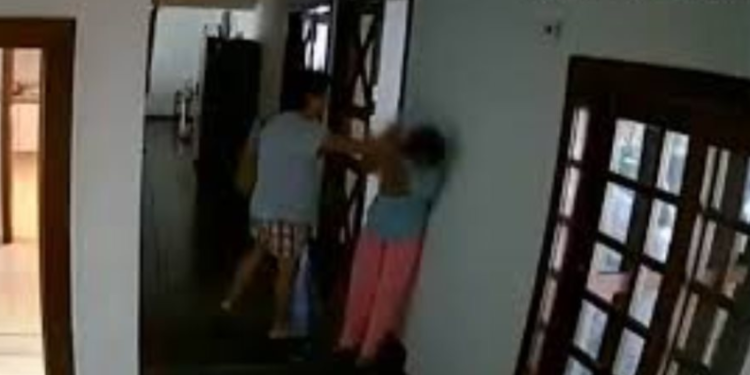 Ambasadorja keqtrajtonte punonjësen prej muajsh, shkarkohet nga detyra