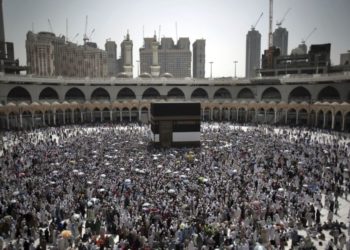 Arabia Saudite vendos si kusht vaksinimin për pelegrinazhin në Mekë