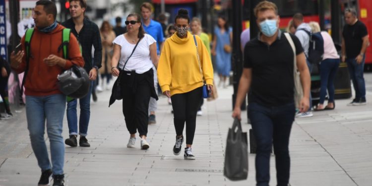 Studimi/ Varianti britanik i COVID-19 më i rrezikshëm se të tjerët