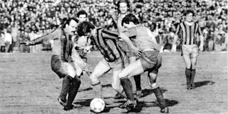 Historia e pazakontë: Futbollistit të Flamurtarit iu gjet i veshur në trup një fustan nuseje