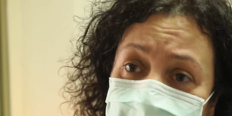 Humbi betejën me Covid-19, nderohet mjeku nga Gjirokastra Drini Dobi, emri i tij i vendoset pavionit ‘shërbimi neurovaskular’, e shoqja me lot në sy: Edhe sot, në çaste të vështira, pyes veten, ç’do bënte ai?