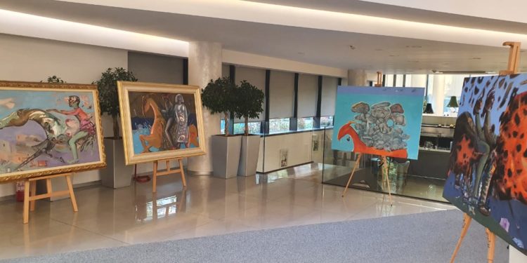 Credins Bank/ Në mbështetje të artit dhe artistëve, hap ekspozitën e Halitit