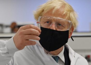 Johnson: Nuk shohim arsye për ndërprerjen e programit të vaksinimit, ndjejmë siguri te AstraZeneca