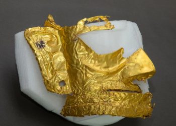 Arkeologët zbulojnë një maskë ari 3,000-vjeçare në Kinën Jugperëndimore