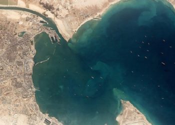 Pamjet nga sateliti/ Shikoni ç’ndodh në Kanalin e Suezit të bllokuar nga anija gjigante