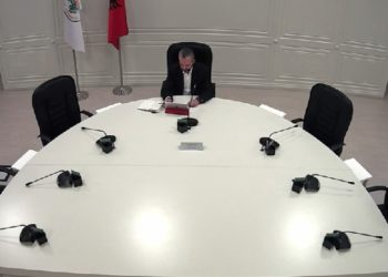 Hidhet shorti, ja si renditen partitë në fletën e votimit