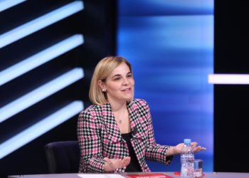 Monika Kryemadhi e mërzitur nga takimi i PS: Rama, edhe dekorin e bën si vizat e kokainës