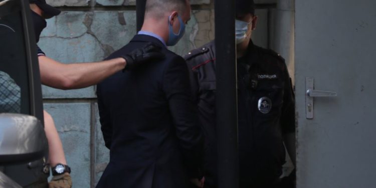 U dha dokumente të fshehta rusëve në këmbim të parave, arrestohet oficeri italian