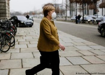 Gjermania pezullon përdorimin e vaksinës së AstraZeneca-s