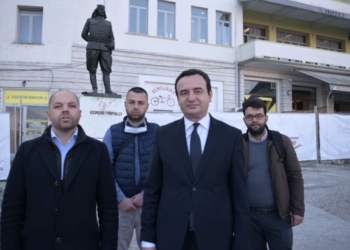 Albin Kurti bën fushatë me Çerçiz Topullin për kandidatin e tij në Gjirokastër (VIDEO)