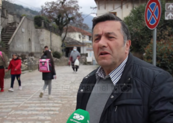 Gjirokastër, rrugët kthehen në kanal/ Projekti për ujësjellësin paralizon lëvizjen në qytet (VIDEO)
