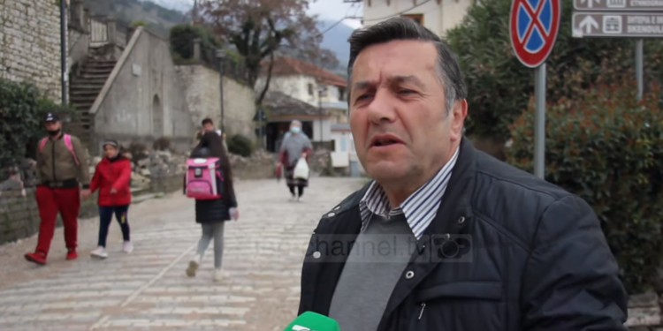 Gjirokastër, rrugët kthehen në kanal/ Projekti për ujësjellësin paralizon lëvizjen në qytet (VIDEO)