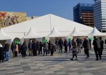 Të moshuarit mbi 70 vjeç, nis vaksinimi masiv në Shqipëri