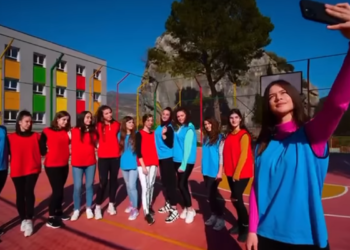 Shkolla e rindërtuar në Përmet “tërbon” Tritan Shehun: Vetëm PD do t’i rikthejë dinjitetin arsimtarëve, shumë shpejt (VIDEO)