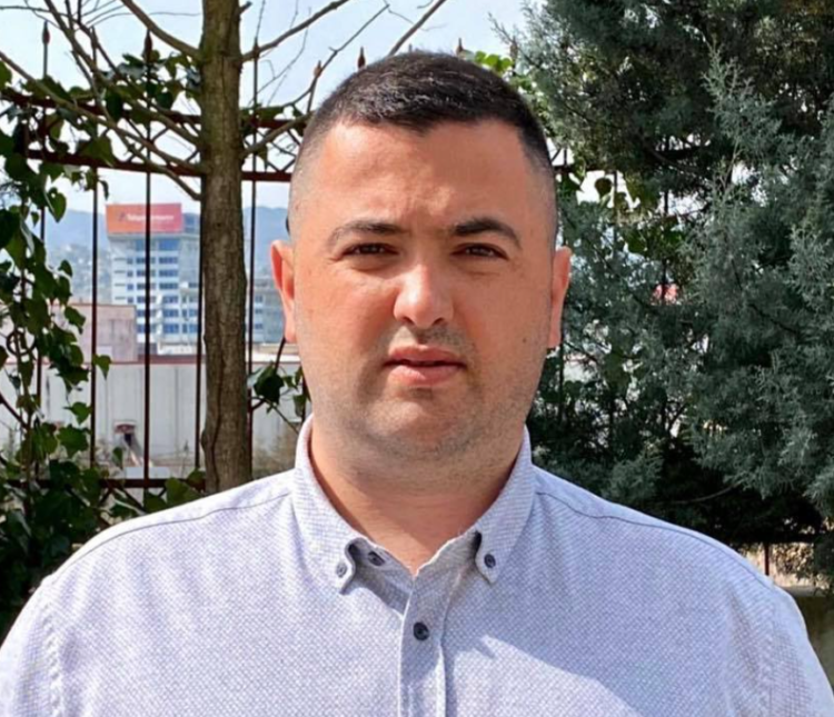 Kandidati i LSI në Tepelenë shpjegon pse mungoi në prezantimin e Monika Kryemadhit: Ndodhem në Tiranë, kam nënën me Covid