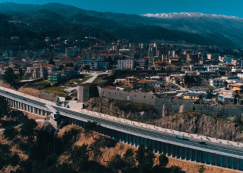 Tritan Shehu e quante projekt 3D që s’kishte për t’u realizuar, shihni si duket sot Bypassi Tepelenës (VIDEO)