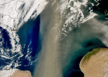 Një re pluhuri mbulon Greqinë dhe Ballkanin, 800 km e gjatë