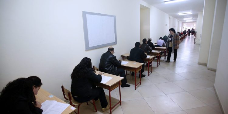 Tërhiqet qeveria, nuk ka penalizim për mësuesit ngelës në provimin për rritje page