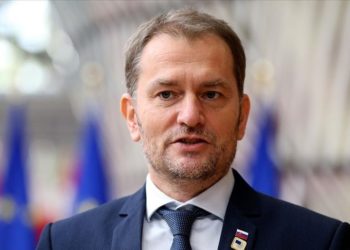 Skandali me importimin e vaksinës ‘Sputnik’, dorëhiqet kryeministri i Sllovakisë