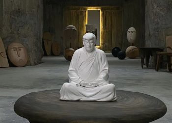 Trump nuk fitoi por Kina e adhuron, përgatitet statuja që e portretizon si Buda
