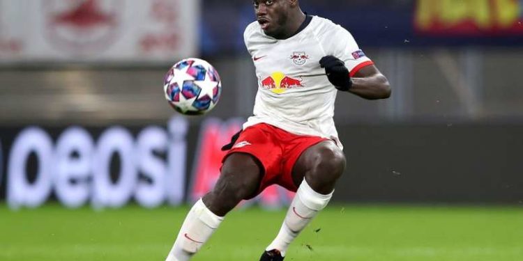 Leipzig shpenzon 17 mln euro për pasuesin e Upamecano