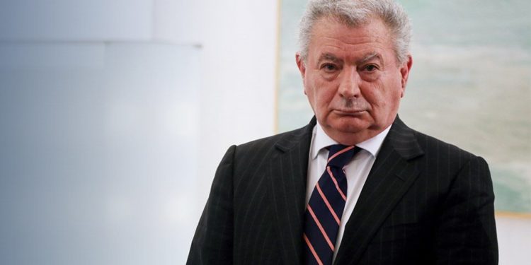 Dyshohet se nuk u godit vetëm nga helika, del raporti për vdekjen e ish-ministrit grek