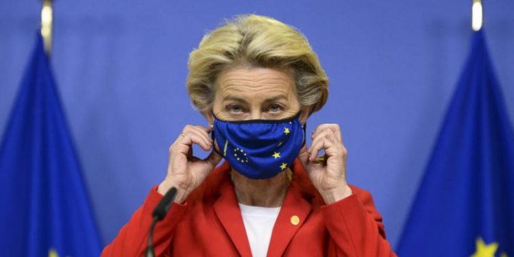 The Guardian: “Lufta” për vaksinat mund të përfundojë në tragjedi për Britaninë dhe BE-në