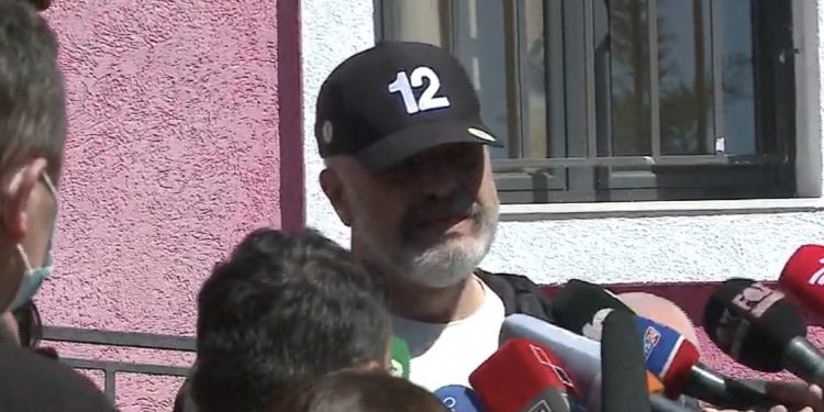 Kryeministri Rama: Zbrisni në fushë, gjuajeni penalltinë tuaj dhe në fund fitoftë më i miri