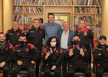 Briken Çalja dhe Evangjeli Veli vijnë me medalje nga Moska, Veliaj i mirëpret në zyrën e tij: Bashkia, buxhet shtesë për përgatitjen e ekipit për Lojërat Olimpike