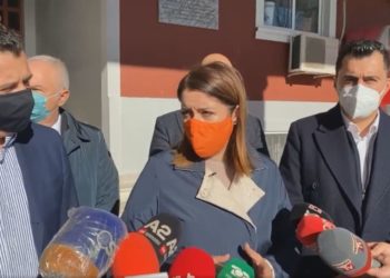 400 mijë të vaksinuar deri më tani në Shqipëri. Vetëm Tritan Shehu e Vangjel Tavo thonë që Rama ka sjellë vaksina të skaduara