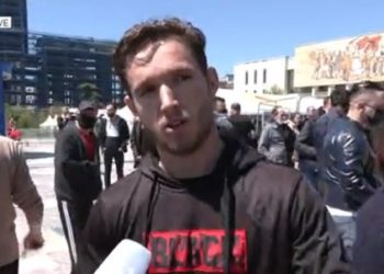 Je me LSI, PD apo me PS? I riu hero që ndaloi makinën te sheshi “Skënderbej” nxjerr blof Kryemadhin: Të lutem se s’jam për këtë punë këtu