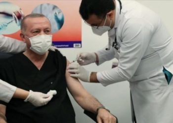 Erdogan vaksinohet me vaksinën kineze Sinovac