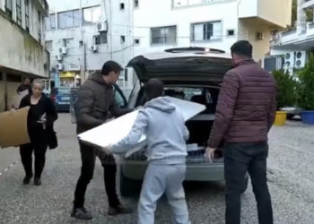 Gjirokastra gati për zgjedhje, shpërndahen materialet zgjedhore