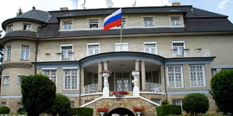 Rusia në konflikt me të gjithë, paralajmëron se do të hakmerret ndaj Çekisë