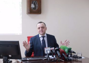 Drejtori i Kadastrës jep ‘direktivat’: Po i the 100 mijë vetëve s’të legalizohet u bënë ‘mish për top’ për palën tjetër, t’i mbajmë varur (Audio-regjistrimi)