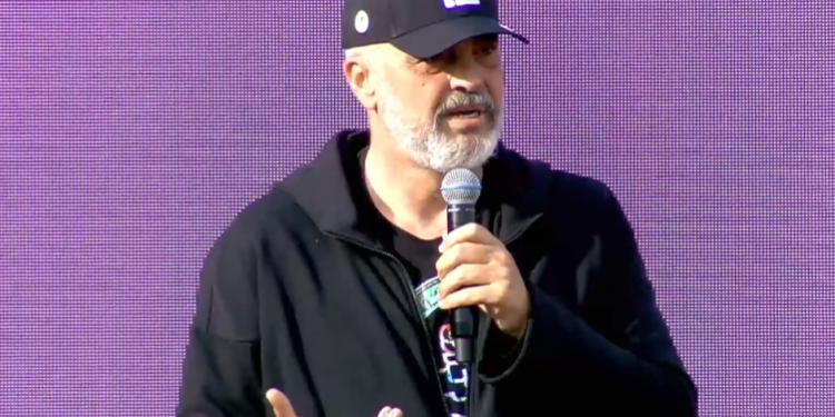 “Rama ik”! Kryeministri, qytetarit: O Zot, ku të shkoj more? Universitetin në Peshkopi e hap Luli dhe keni dekan Xhelal Mziun