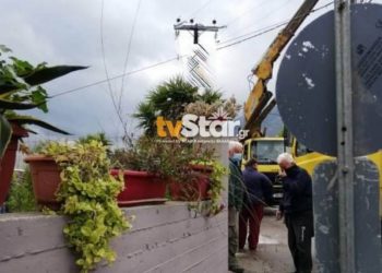 Vdekja e tre elektricistëve në Greqi, banorët tregojnë tmerrin: Pamjet ishin shokuese, 45-vjeçari shqiptar mbeti i varur, dy të tjerë u përplasën në tokë