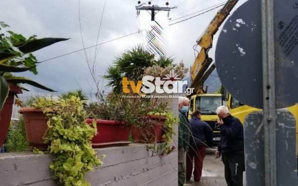 Vdekja e tre elektricistëve në Greqi, banorët tregojnë tmerrin: Pamjet ishin shokuese, 45-vjeçari shqiptar mbeti i varur, dy të tjerë u përplasën në tokë