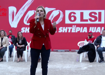 Monika Kryemadhi vë alarmin në Gjirokastër: Edi Rama dhe Rilindja kërkojnë të tjetërsojnë flamurin tonë