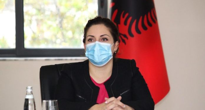 Heqja e pasaportave diplomatike për kombëtaren, Xhaçka: Kanë skaduar si çdo mjet identifikimi, asnjë prej tyre nuk do të humbasë statusin e fituar