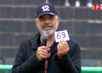 Rama hap letrat në Gjirokastër për PD-në e LSI-në: More 69 të mori djalli dhe të çoi në djall. Kush e voton, derrin maç ka