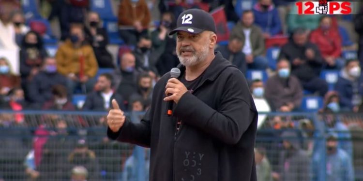 Takimi në Gjirokastër, shihni çfarë ndodhi me audiencën në faqen e Edi Ramës (FOTO)